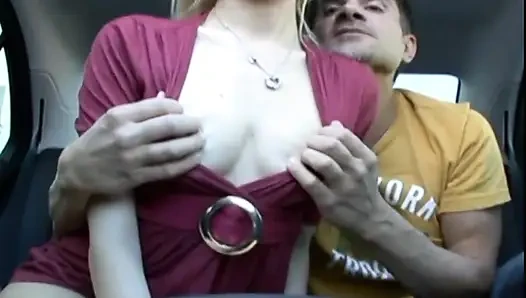 Muschi ficken, fingern im auto