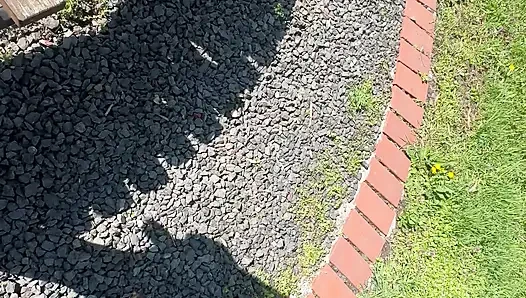 Seksi ateşli üvey anne azgın ve parktaki bankta kendini okşuyor