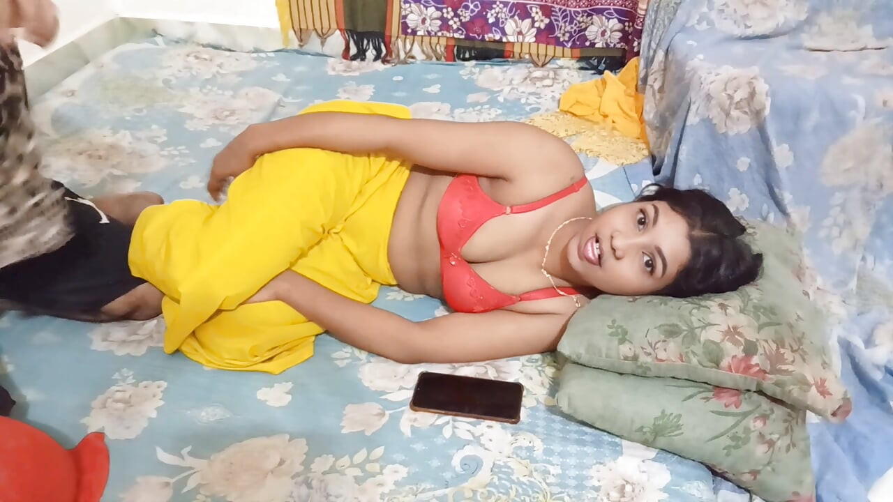 भारतीय बंगाली सौतेली मम्मी ने एकल बिस्तर साझा किया और सौतेले बेटे को खुश किया पूर्ण बांग्ला ऑडियो पूरा चेहरा मेरे सेक्स वीडियो का आनंद ले रहा है