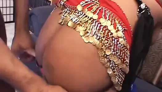 Cewek asia dengan toket besar alami lagi asik ngentot memek berbulunya
