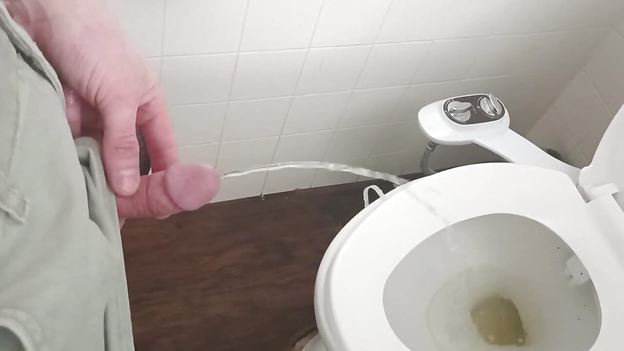 Berrybutt Piss Pee Fun Times