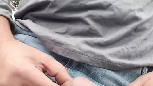 Crossdresser halka açık parkta biraz vuruş ve tokat atıyor
