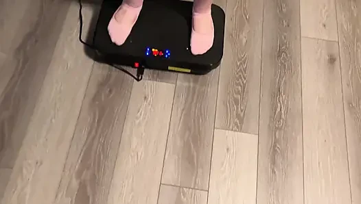 Sarsılmış ve okşuyor