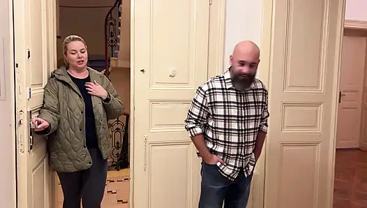 Чешскую блондинку-домохозяйку трахнул толстый член сосед