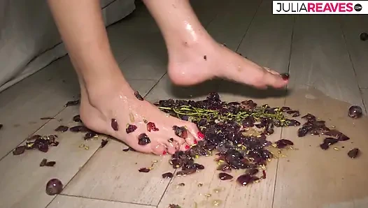 Fußfetisch, sie mischt trauben ein und spielt mit deinen dicken möpsen