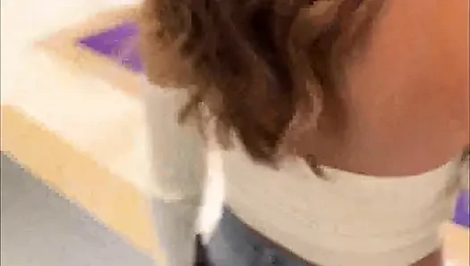 Katie Kush ile kahvaltı ve köpük banyosu