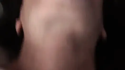 Sepong kontol di atas ranjang