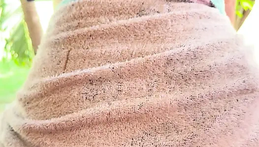 Aku suka banget eksibisianisme, bikin aku semangat untuk ngentot kontolku saat ada orang di sekitar sini