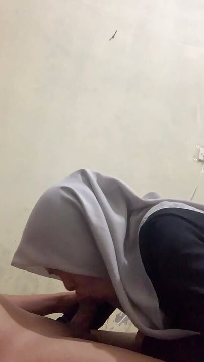 18세 이상 자지를 빠는 핫한 십대