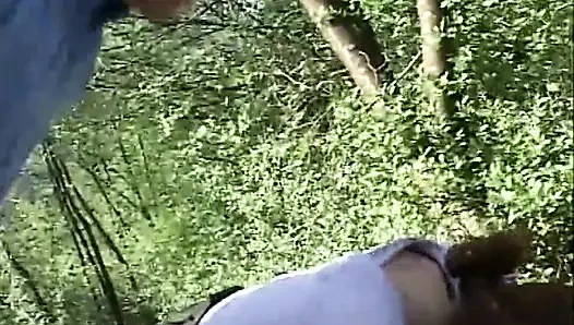 Seksi sarışın orta yaşlı seksi kadın amcık sikişiyor