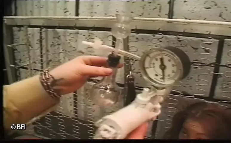 Tourment extrême de la chatte pour les filles salopes