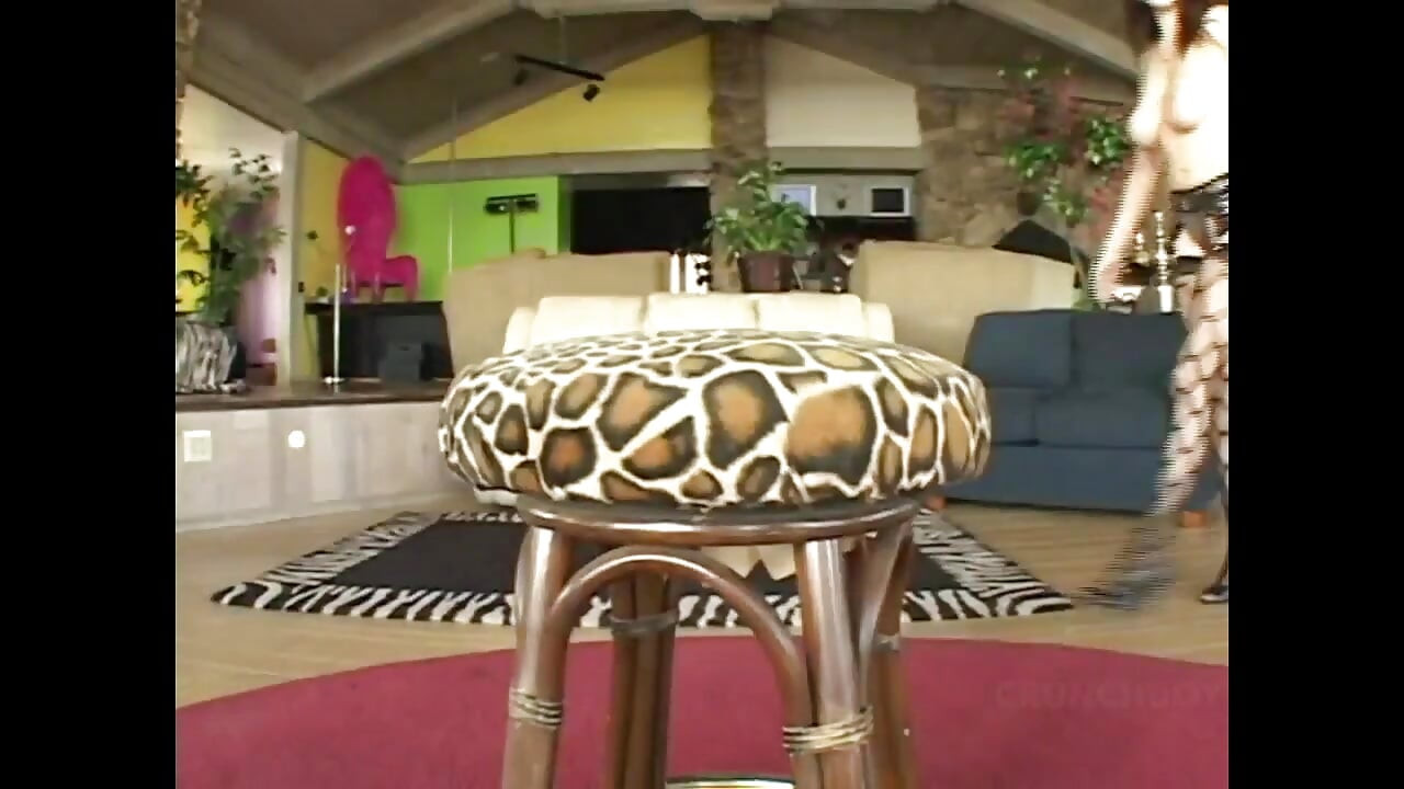 Gırtlağına kadar alarak zenci grup seks xxl yaraklar 2