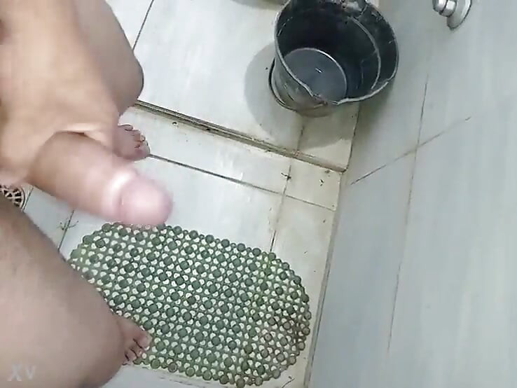 Masturbando no banheiro