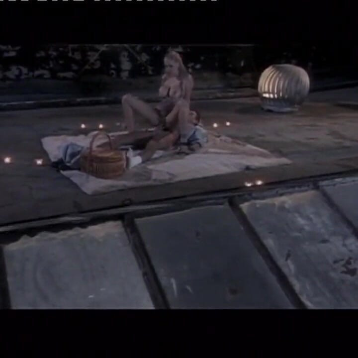 Sex fierbinte noaptea în aer liber cu o curvă obraznică în călduri