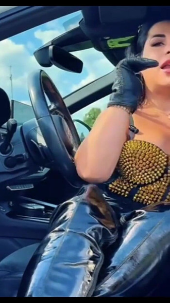 Snažan trenutak iz "Vrata se otvaraju: Lady Ayse izlazi"