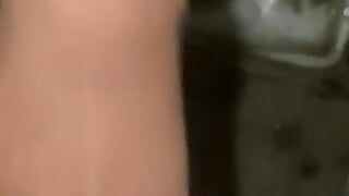 Ragazzo indiano del villaggio si masturba in bagno