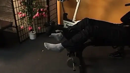 Симпатичная телочка-блондинка сосет жесткий член на кастинге