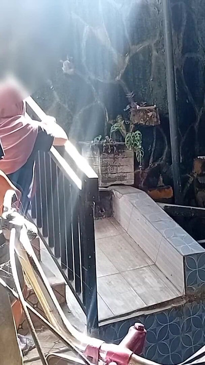 Nezaboravan trenutak iz filma "Njezin polubrat je bio tako uzbuđen"