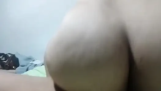 Ngentot tetanggaku yang semok waktu pacarnya lagi kerja