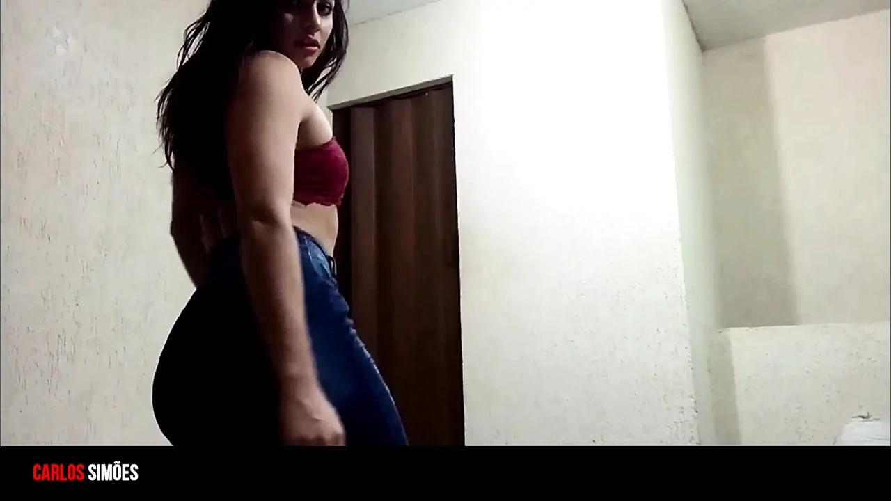 Hot Girl Showing Her Body