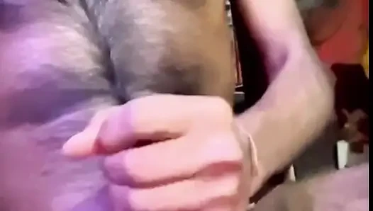 Hintli kıllı erkekler mastürbasyon yapıyor
