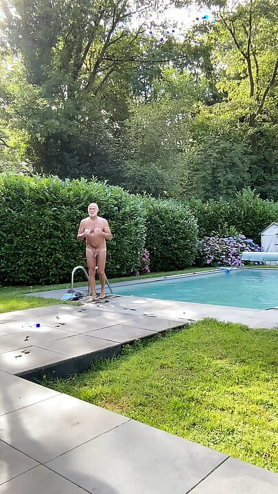 A refreshment in the pool