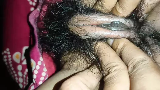 Istri desa lagi pamer toket dan memek berbulunya sebelum dientot habis-habisan sama pacarnya