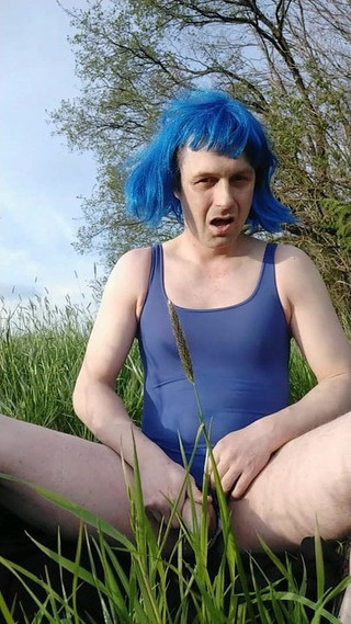 Can't hold me cumming outdoors in my swimsuit