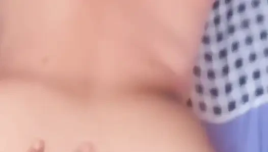 Eva götünde parmakla sikişiyor