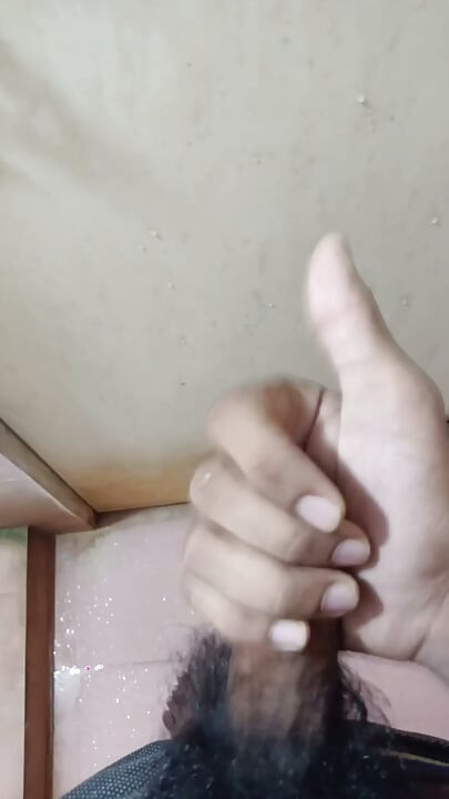 Grande pau gozando no banheiro