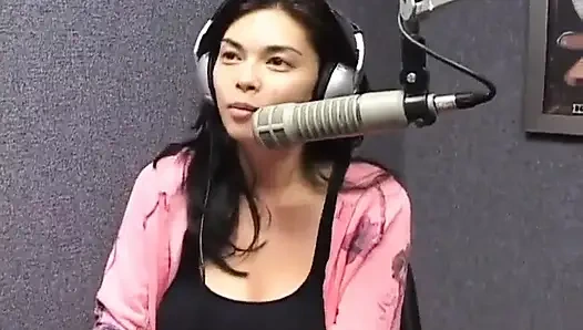 Honolulu'da Tera Patrick'in yer aldığı radyo röportajı