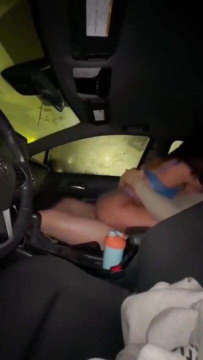 Italiensk model elsker at blive kneppet i bilen