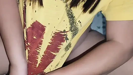 ФИЛИППИНСКАЯ МИЛФА ТРАХАЕТСЯ, ПОКА ЗОВЕТ ЕГО МУЖУ ПО ТЕЛЕФОНУ