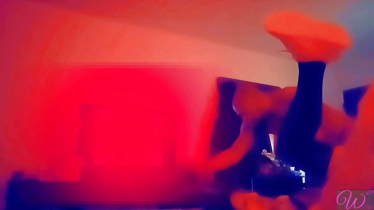 흑인 대물 자지에 의해 저속한 모텔로 데려간 복종하는 Sissy