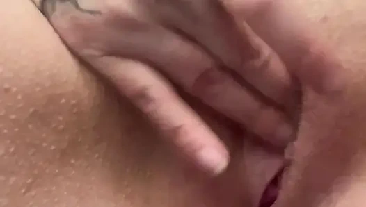 Care Aide molada umumi banyoda boşalıyor