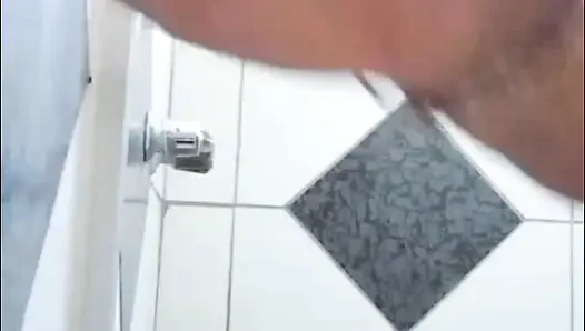 Играю в душе