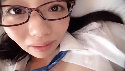 Hingabe stieftochter. dem leerlauf-stiefvater, den sie immer wieder unterstützt