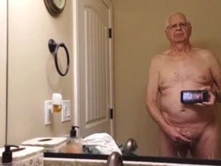 Дедушка кончает перед вебкамерой