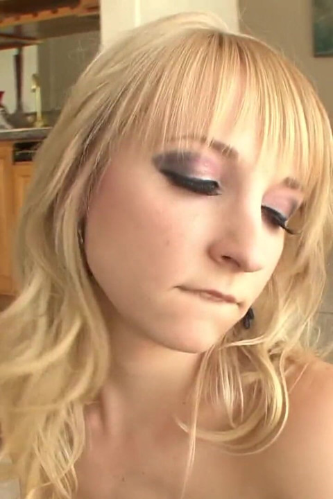 Big ass chick get's pleased by skinny blonde