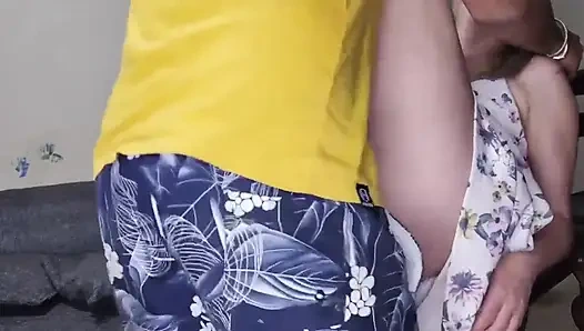 Я пригласила молодого мужика из бассейна с большим членом трахнуть меня, пока моего мужа нету дома