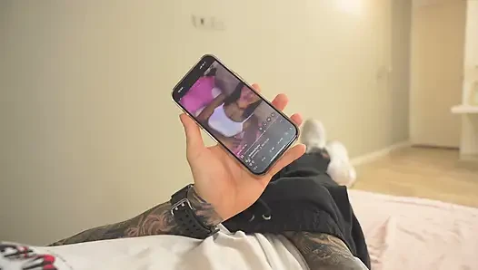 I Fuck the Pizza Delivery Girl During Her Work Shift
