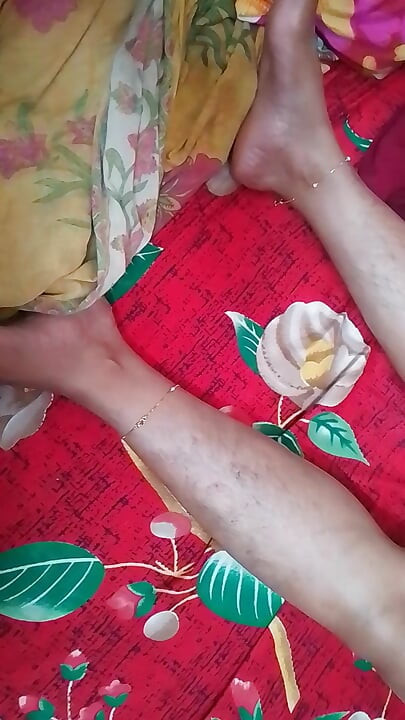 Mužev penis stavlja se u usta njegove žene i oboje uživaju u tome.