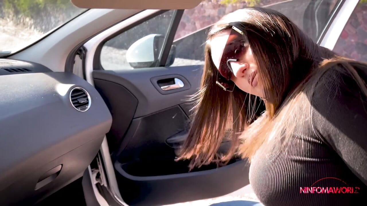 Mia hot green-eyed slut blows a stranger in the car in the park