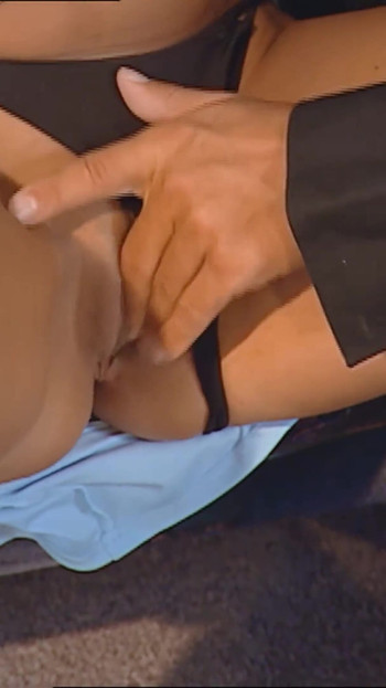 Cuckold membuatkan isteri membuka pantat dalam penembusan berganda