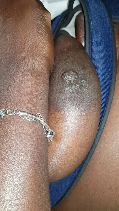 jouer avec les tetons dune femme malienne avant la baisser 2