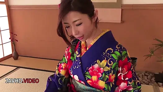Steamy Japanese Woman in Kimono Gives Hot Blow Job On Cam