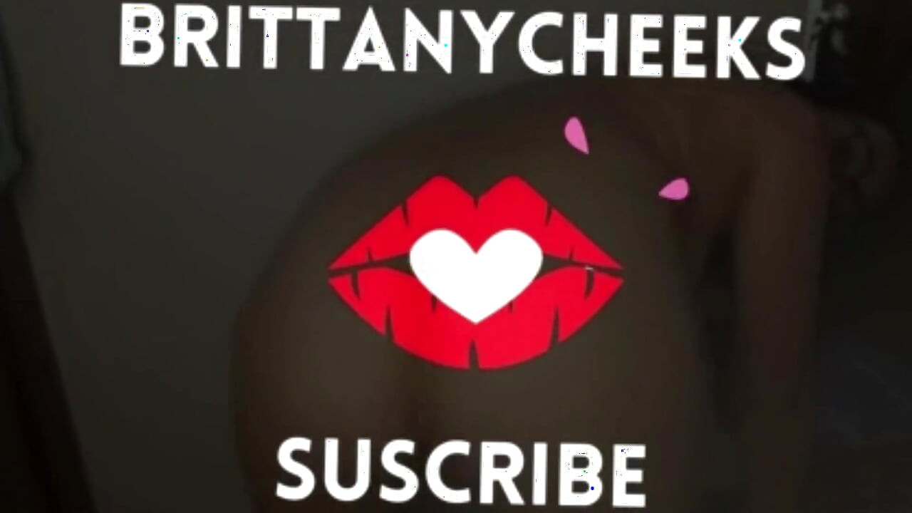 Flashing Bare Pussy on the House of My Neighbor