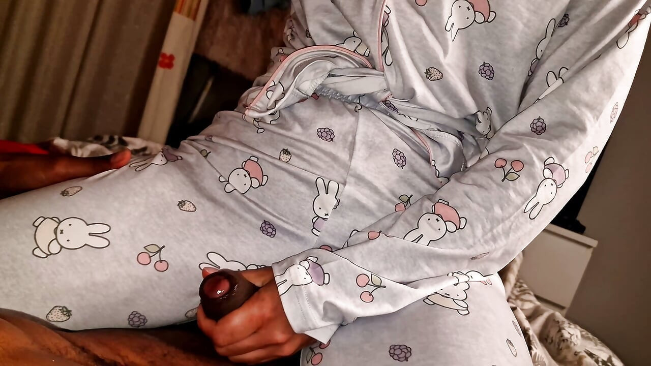 18-year-old virgin stepdaughter comes to my bed and ends up losing her virginity for the first time