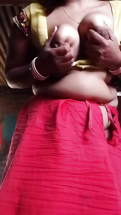 Indická deshi vesnice Hot Sexi Sanskaari Hospodyňka mastarbuting svádí její kundičku