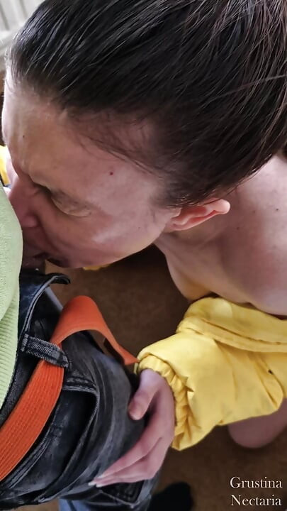 Pipe d’un vrai couple russe, éjaculation sur le cul et après une pipe